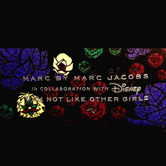 Marc by Marc Jacobs x Disney Zip Around Wristlet - Picture 4 of 13